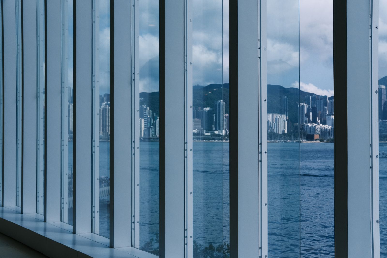 Why we will not put a blade on your tempered glass